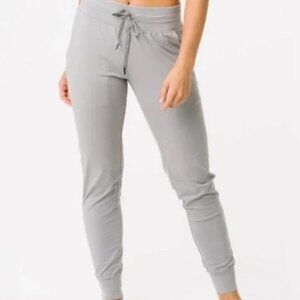 Zyia Active Gray Ascend Joggers Size L